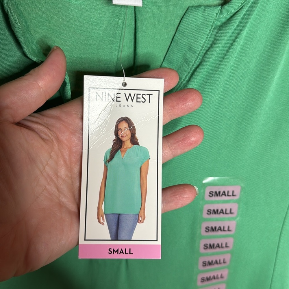 NWT Nine West Spruce Green V-Neck Blouse Cap Sleeve Lightweight Top Size Small - Picture 7 of 8